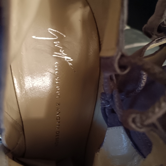 Boots - Picture 5 of 8